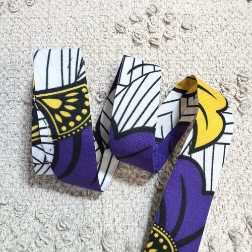 Biais en pagne africain wax violet – 2 mètres x 2,5 cm – réf. biaispupa3