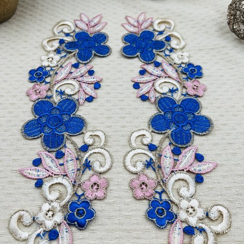 Lot de 2 guipures en dentelle bleu et rose – 8,5 x 26 cm – réf. paym1516