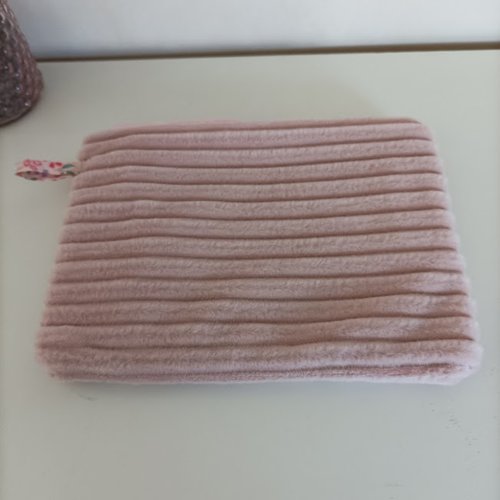 Trousse en velours et tissu