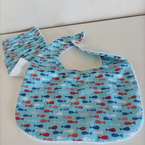 Bavoir + lingettes bébé