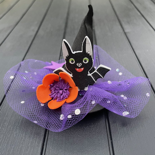 Sorciere - pince crocodile en forme de chapeau de sorcière en mousse avec tulle scintillant et figurines spécial halloween