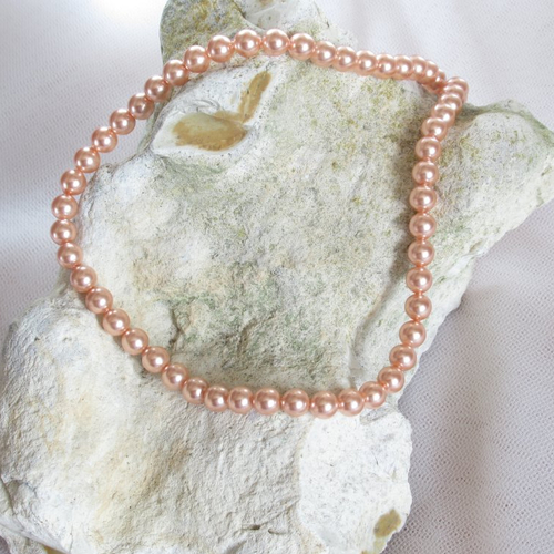 Collier de perles nacrées rose-pêche en cristal haut de gamme