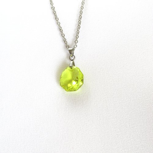 Collier pendentif vert clair en cristal de qualité