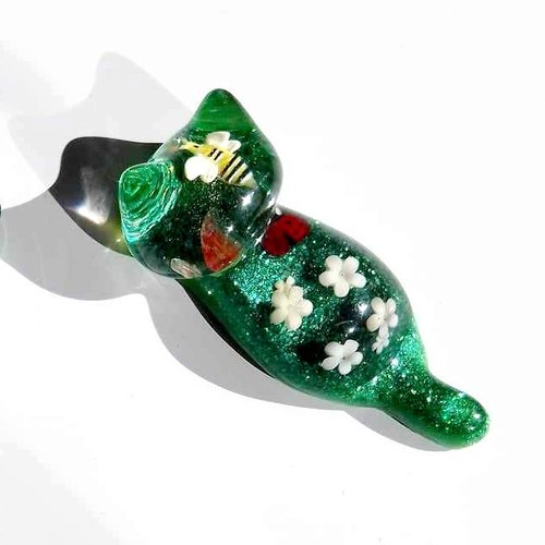 Magnet chat 3, motif. "petit jardin", en résine fait main, pièce unique