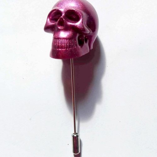 Fibule tête de mort, en résine fait main, fushia irisé