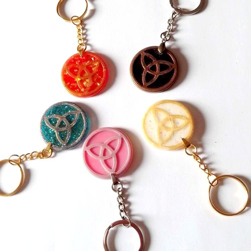 Porte clef en résine fait main, noeud celte turquoise et cuivré