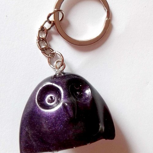 Porte clef en résine fait main, chouette violette foncée