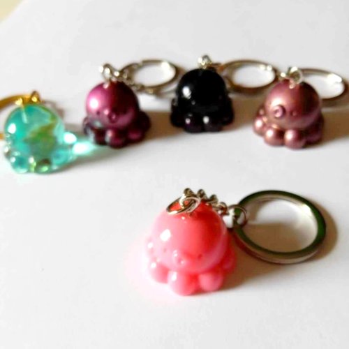 Porte clef en résine fait main, poulpe kawaii rose