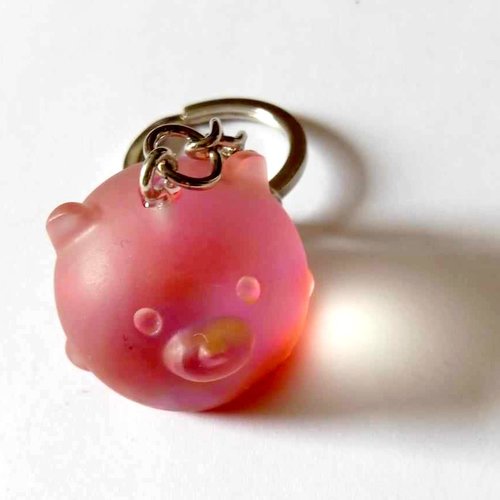 Porte clef en résine fait main, "petbubble" ours givré rouge