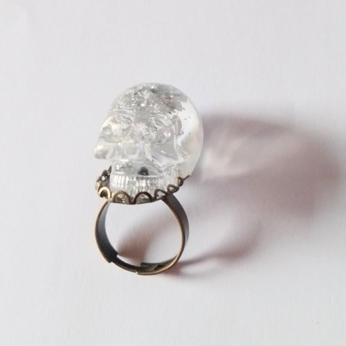 Bague tête de mort, en résine fait main, transparent/feuilles métallisées
