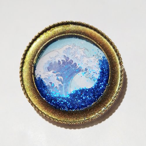Broche ronde "la'vague", en résine fait main
