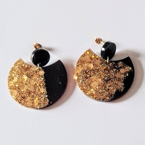Boucles d'oreille série "disco or noir" modèle 1 en résine et acier inoxydable