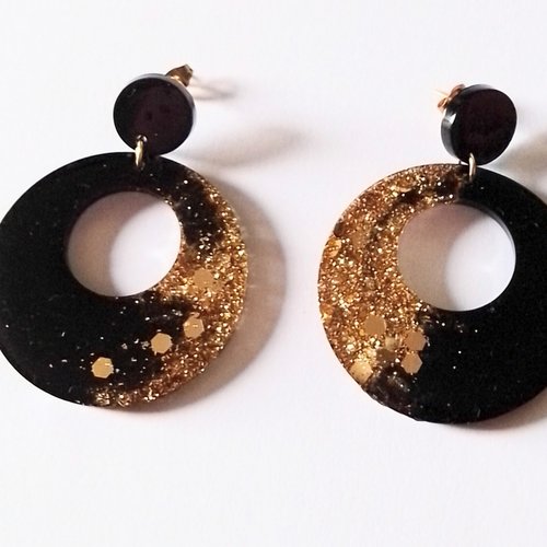 Boucles d'oreille série "disco or noir" modèle 4 en résine et acier inoxydable