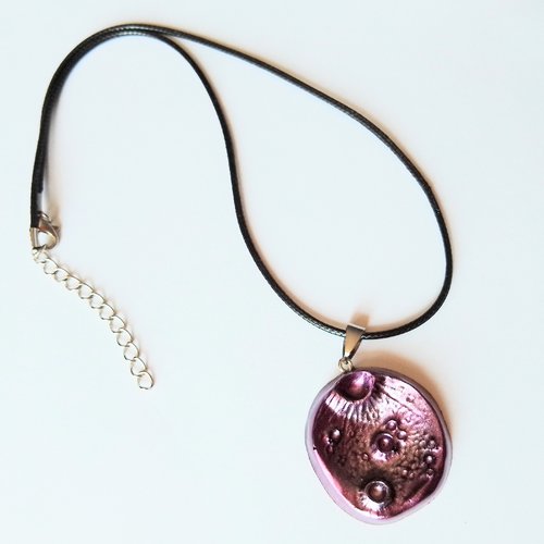 Collier  "la lune"  résine chromée, violette