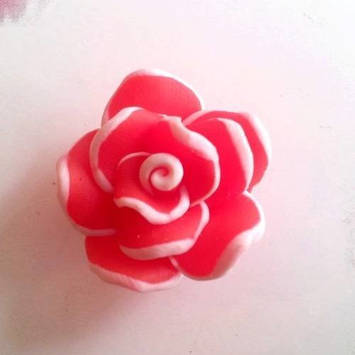 X8 perles fleur en pâte polymère rouge, ourlée de blanc,17mm environ 