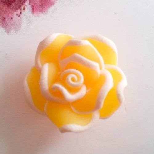 X2 perles fleurs en pâte polymère jaune, ourlée de blanc,17mm environ 