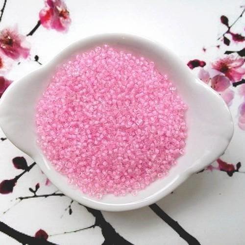 X10g  (environ 800) perles de rocaille rose clair et transparent en verre (2mm) 