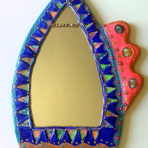 Miroir décoration murale &quot;la fête&quot; peinture et mosaïque 49x38cm