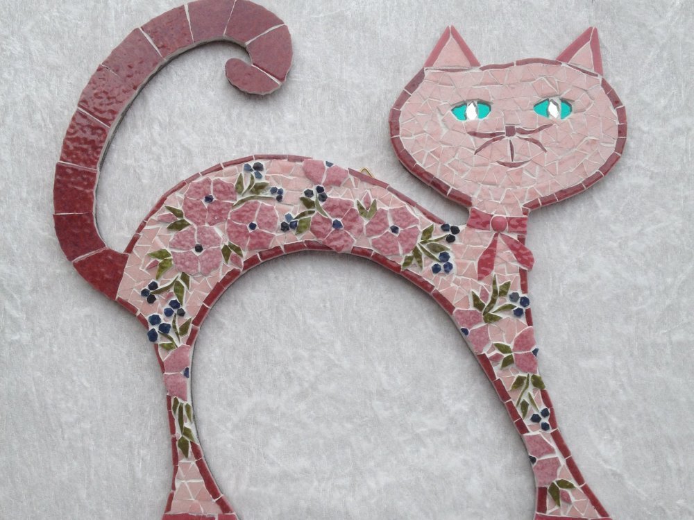 Chat Deco En Mosaique A Suspendre En Rose Et Blanc Support Bois Et Crochet De Fixation Un Grand Marche