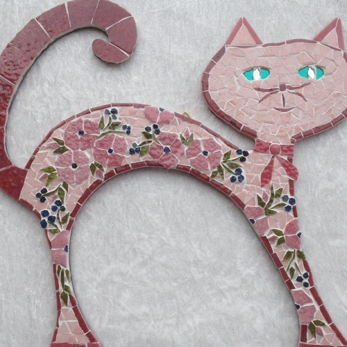 Chat Deco En Mosaique A Suspendre En Rose Et Blanc Support Bois Et Crochet De Fixation Un Grand Marche