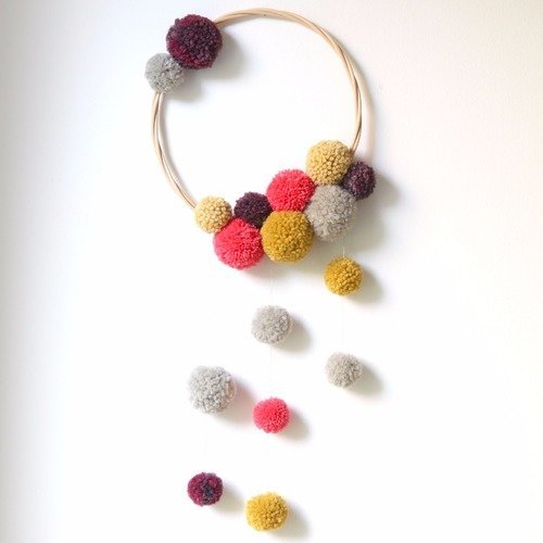 Mobile Attrape Reves Wall Hanging Pompons De Laine Gris Jaune Rose Corail Decoration Chambre Bebe Enfant Cadeau Naissance Un Grand Marche