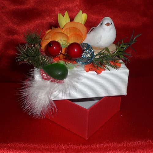 Boite cadeaux décorée 154  oiseau blanc et son joli savon décoré
