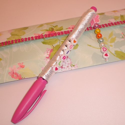 Beau stylo unique, rose "girl" à encre rose rechargeable