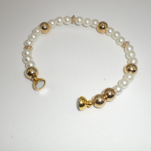 Bracelet chic en perles nacrées et dorées pour poignet de 17 cm