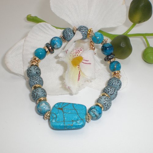 Joli bracelet  pouvant être personnalisé,  bleu en perles dorées