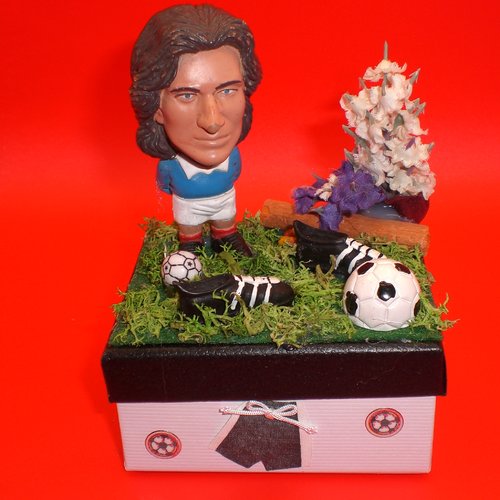 Boite cadeau , 226, décorée thème foot, unique et original