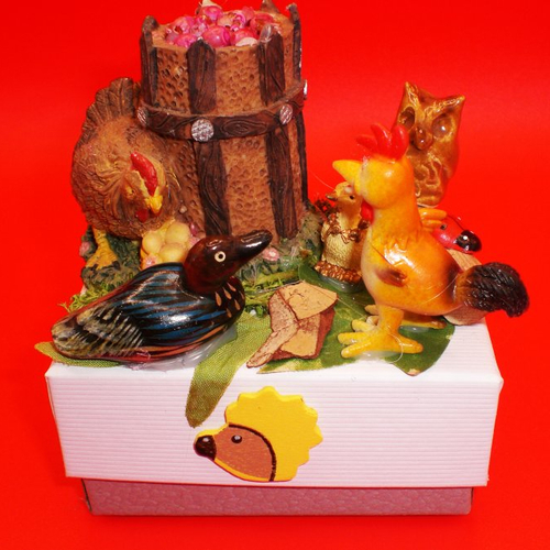 Boite cadeau 223 décorée thème basse cour, originale et unique