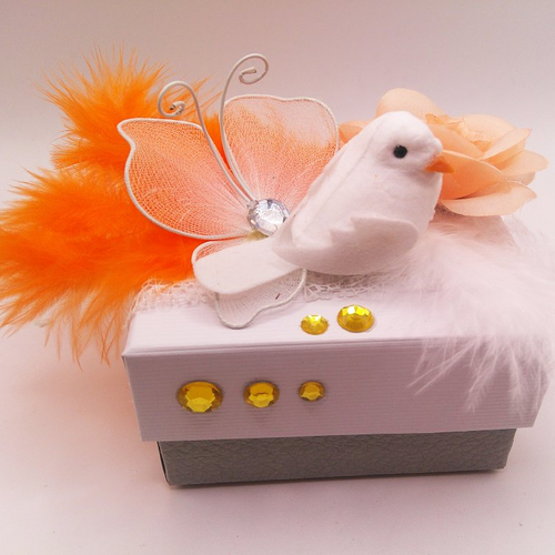 Boite cadeau 250 décorée originale et unique d'une colombe, pour offrir vos présents,bijoux, chocolats, enveloppe ou autres