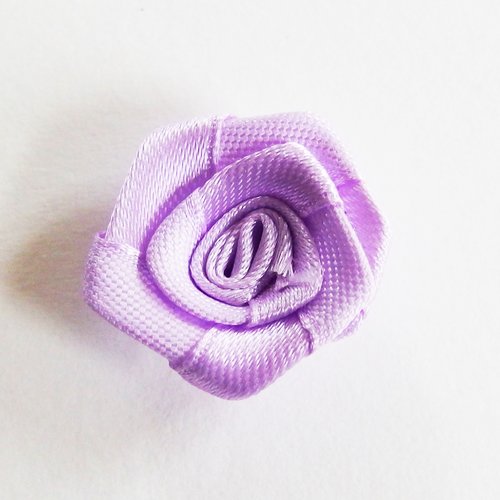 Fleur tissu satin parme violet lilas 2,5cm