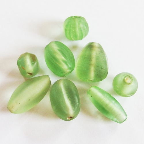 Lot de perles indiennes verre dépoli vert x8