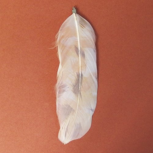 Breloque grande plume blanc beige 13cm