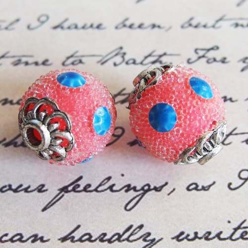 Deux perles ethniques indonésiennes kashmiri rose et bleu
