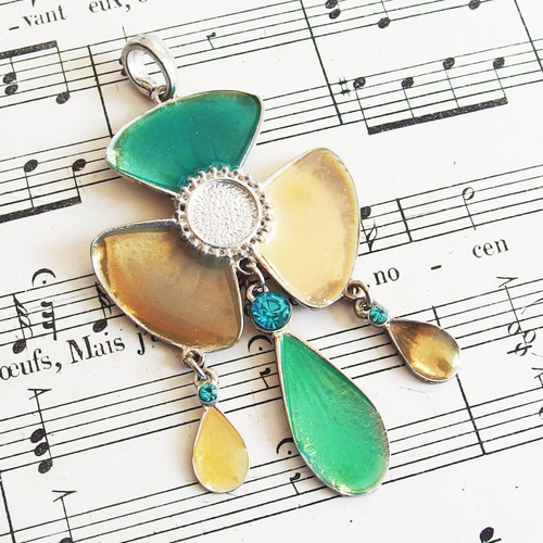Grand pendentif moderne métal émaillé jaune vert