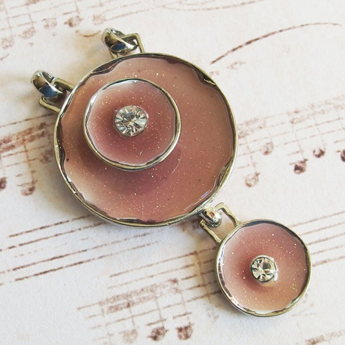 Grand pendentif moderne métal émaillé vieux rose