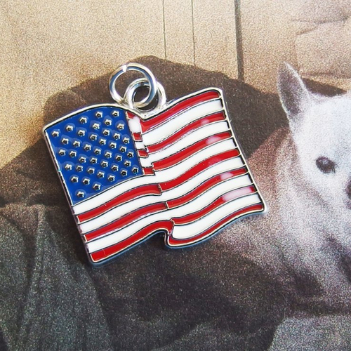 Breloque pendentif drapeau américain métal argenté émaillé
