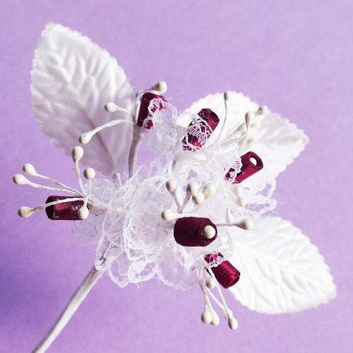 Bouquet fleurs dentelle satin blanc bordeaux x6