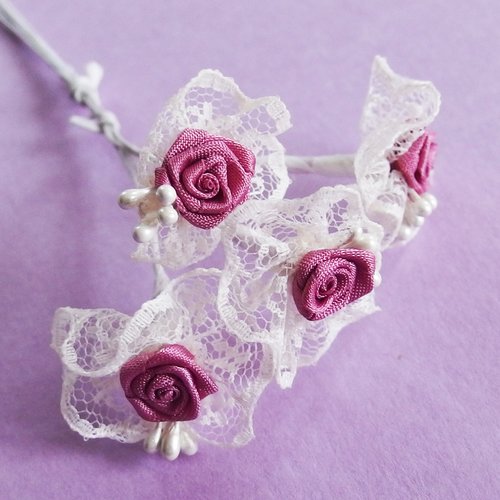 Bouquet fleurs dentelle satin blanc rose x4