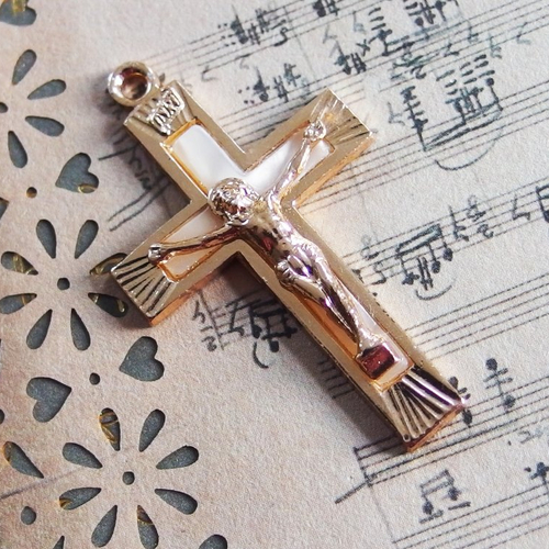 Croix breloque pendentif métal doré