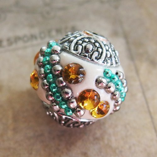 Perle ethnique indonésienne kashmiri blanc ivoire argent strass