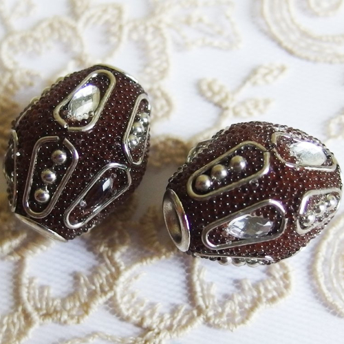Deux perles ethniques indonésiennes kashmiri marron strass