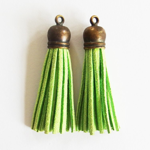 Breloques pompons suédine vert printemps embout bronze 55mm x2