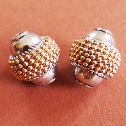 Deux perles ethniques indonésiennes kashmiri or et argent x2