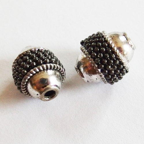 Deux perles ethniques indonésiennes kashmiri noir et argent x2