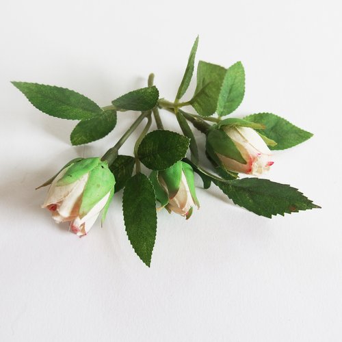 Lot trois boutons de roses fleur artificielle