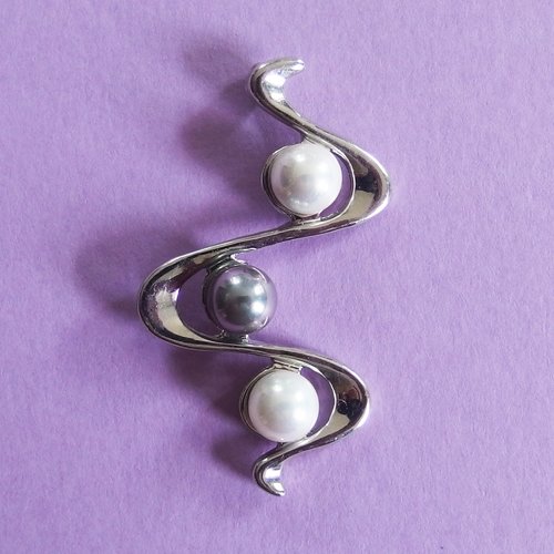 Grand pendentif moderne métal argent perles