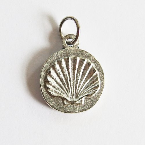 Breloque médaille saint jacques de compostelle avec coquille métal argent x4
